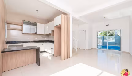 Sobrado para venda com 96 metros quadrados com 3 quartos em Balneário Coroados - Guaratuba - PR