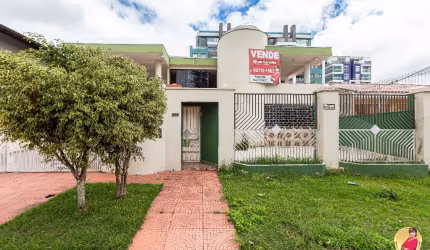 Casa para venda tem 829 metros quadrados com 7 quartos em Bacacheri - Curitiba - PR