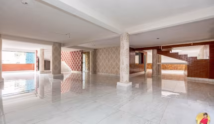 Casa Comercial para venda tem 829 metros quadrados com 7 quartos em Bacacheri - Curitiba - PR