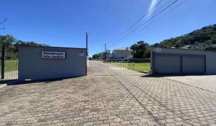 TERRENO plano ótimo com 396,25m², sendo 12,50m de frente, no bairro Santo Inacio