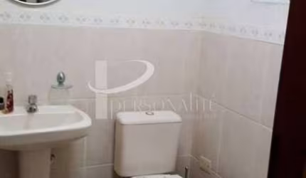 Ótimo Sobrado à venda, 150 m², 3 dorms, 1 suíte, 2 vagas cobertas, Terceiro andar com churrasqueira
