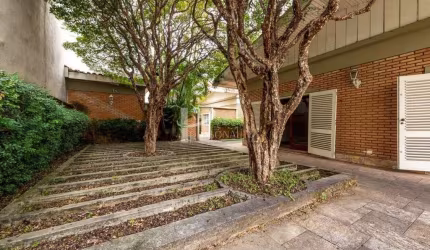 Casa térrea, 400 m2, 4 dormitórios sendo 2 suítes, 3 vagas, para venda, Alto de Pinheiros.