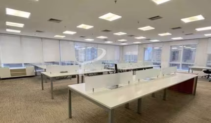 Conjunto comercial semi mobiliado, 226 m2, copa, 3 banheiros, 7 vagas, para locação, Vila Olímpia.
