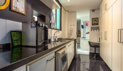 Maravilhoso apartamento à venda, todo reformado muito bem decorado em ótima localização, 3 dorm, 2 s