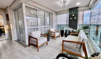 Apartamento à Venda no Edifício Málaga com 165m², 03 Suítes e 04 Vagas de Garagem Privativa. Localiz
