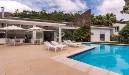 Casa à venda com Pier, Marina do Guarujá condominio seguro com guarita no acesso terrestre e guarita