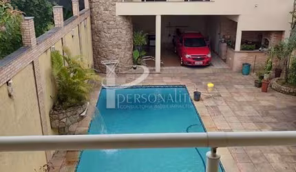 Sobrado com piscina comercial e edícula externa 12 vagas