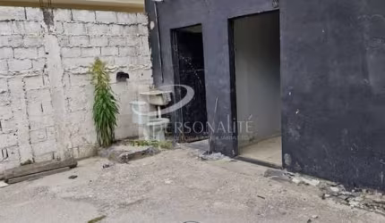 Aluguel de Galpão com Escritório – 750 m² – Av. Oliveira Freire Excelente oportunidade para sua empresa! Galpão amplo com: Área total de 750 m² Escritório integrado 2 banheiros 2 barracões amplos Loca