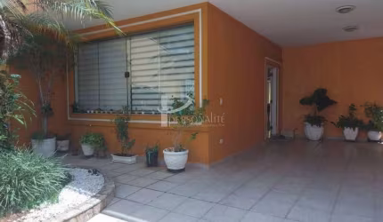 Belíssimo Sobrado à Venda, com 360m², 04 Dormitórios, Piscina e 05 Vagas de Garagem. Vila Carrão, Sã
