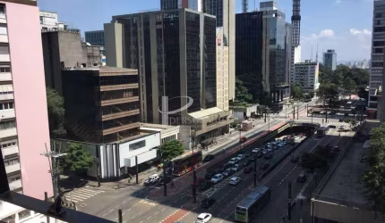 Sala com 140m² para alugar na Av. Paulista em frente à estação Consolação do metrô.