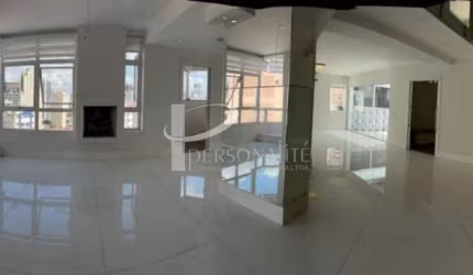 Cobertura duplex, 250 m2, 3 quartos sendo 3 suítes, churrasqueira e piscina privativas, para venda, Vila Nova Conceição.