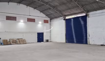 Galpão 1.000 m2 REFORMADO! Vestiário, Refeitório, Escritórios, p/ Locação Presidente Altino Osaco Sp
