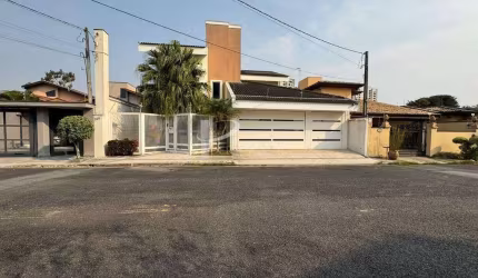 Sobrado com 4 quartos, Parque Residencial Bom Conselho - Taubaté