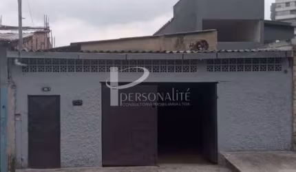 Galpão 150, metros. Salão comercial com 2 banheiros e um escritório nos fundos.