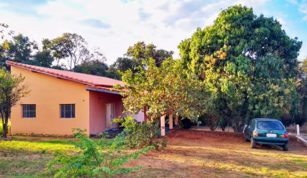 Chácara Porangaba 3 quartos, 1000m2, agua sabesp, pomar, internet de fibra, toda em laje, 2km da Castelo Branco