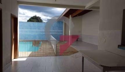 Casa comercial à venda no Barreiro, Taubaté  por R$ 500.000