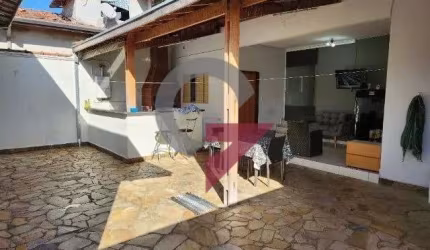 Casa com 5 quartos à venda no Jardim Gurilândia, Taubaté  por R$ 627.000