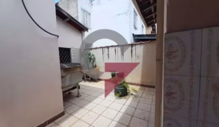 Casa com 3 quartos à venda na Vila Nossa Senhora das Graças, Taubaté  por R$ 350.000