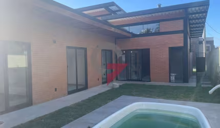 Casa em condomínio fechado com 3 quartos à venda no Parque Vera Cruz, Tremembé  por R$ 980.000