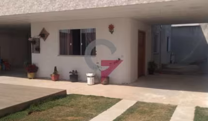 Casa com 4 quartos à venda no Jardim Oasis, Taubaté  por R$ 660.000