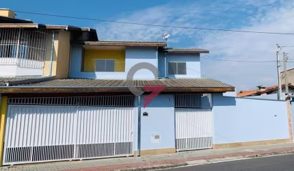 Casa com 2 quartos à venda no Jardim Gurilândia, Taubaté  por R$ 380.000