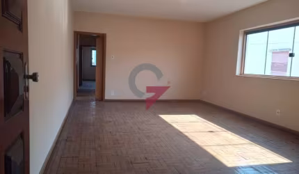 Casa com 3 quartos para alugar no Centro, Taubaté  por R$ 2.200