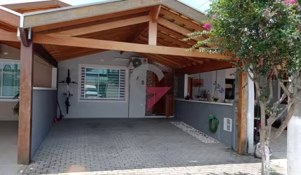 Casa em condomínio fechado com 3 quartos à venda na Vila dos Comerciarios, Taubaté  por R$ 585.000
