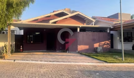 Casa em condomínio fechado com 2 quartos à venda no Parque São Luís, Taubaté  por R$ 490.000