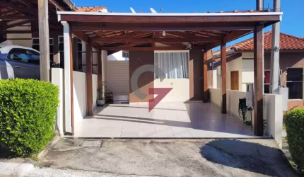 Casa em condomínio fechado com 2 quartos à venda na Chácara Fonte Imaculada Conceição, Taubaté  por R$ 350.000