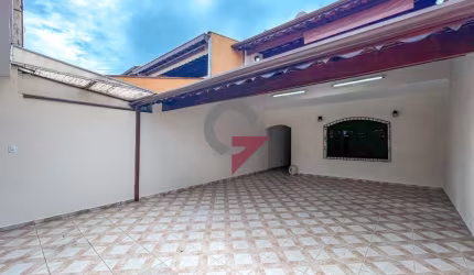 Casa com 3 quartos à venda na Vila Santa Isabel, Taubaté  por R$ 480.000