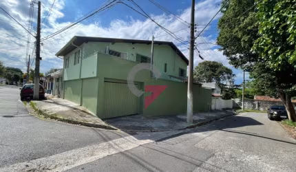 Casa com 4 quartos à venda na Vila Iapi, Taubaté  por R$ 400.000