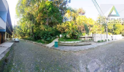 Terreno em condomínio fechado com área de lazer , projeto aprovado e localização a poucos minutos do centro.