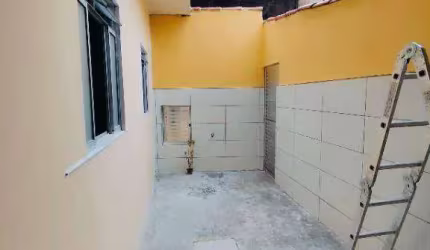 Casa 2 quartos, área externa e garagem. Bairro São Pedro.