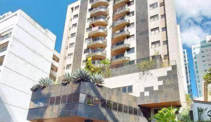 Excelente apartamento 3/4 com suíte, sala 3 ambientes com varanda, copa/cozinha planejada, DCE, 2 vagas. Prédio c/ área de lazer e área gourmet.Centro