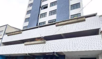 Apartamento quarto e sala com garagem e elevador em localização privilegiada. Rua Plana no Centro.