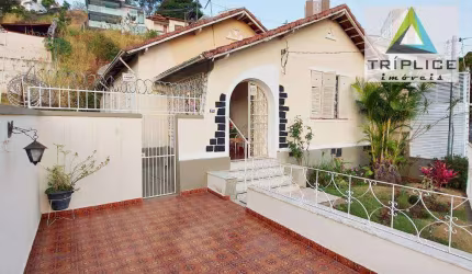 Casa 4 quartos em rua tranquila no Bom Pastor. Terreno com frente para duas ruas.