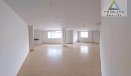 Salas amplas a partir 44m². Opções de junção com 88m², 93m² ou 137m² com 1 a 3 banheiros e com 1, 2 ou 3 vagas. Frente. Centro.