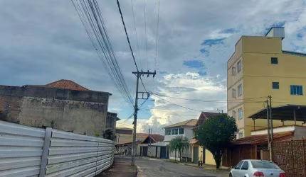 Terreno plano em localização privilegiada em rua plana no bairro Monte Castelo. Oportunidade!