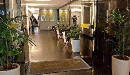 Sala comercial com sala de espera em localização privilegiada no Centro de Juiz de Fora.