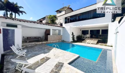 Casa duplex com 5 quartos, 2 suítes, área externa com piscina, espaço gourmet e bela vista. Localização privilegiada no bairro Vale do Ipê.