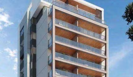 Cobertura triplex 3 suítes, sala com lavabo e varanda gourmet, cozinha integrada, área separada, 2 vagas, 2 elevadores. Frente para a praça . Centro.