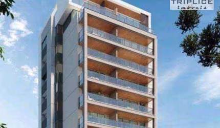 Cobertura triplex 4 quartos, 2 suítes, sala com lavabo e varanda gourmet, cozinha integrada,  2 vagas, 2 elevadores. Frente para a praça.  Centro.
