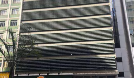 Vaga de garagem no Centro com localização privilegiada. prédio com portaria 24h e elevador.