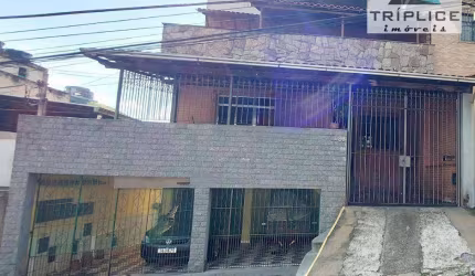 Casa 3 quartos com suíte, 3 salas, varanda, cozinha planejada, área gourmet com churrasqueira, terraço, área de serviço, garagem. Ótima localização!