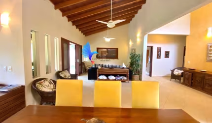 Casa em condomínio fechado com 6 quartos à venda na Praia do Lazaro, Ubatuba  por R$ 3.100.000