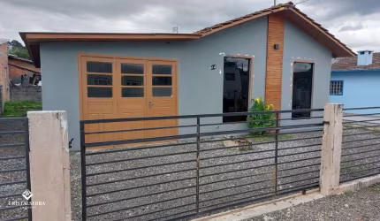 Casa localizada em Bairro próximo ao centro de Urubici.