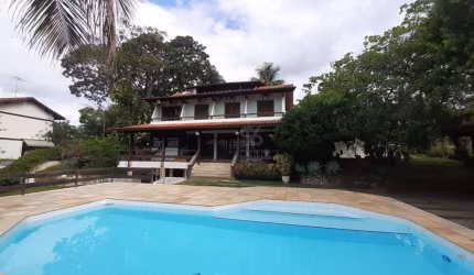 Linda casa no melhor condomínio de Maria Paula, 4 quartos, 1 suíte. terreno amplo, piscina, sauna, churrasqueira  e academia.