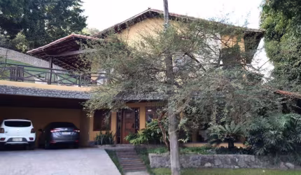 Casa de 4 quartos, 2 suítes, no melhor condomínio da Região Oceânica,  ampla, área de lazer.
