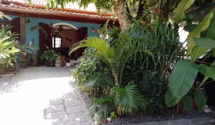 Casa linear no Cafubá, ampla, lindo quintal com árvores frutíferas, 3 quartos, terreno com 504 m².