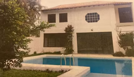 Casa no Cafubá de 3 quartos, ampla com 247 m², vazia, piscina.